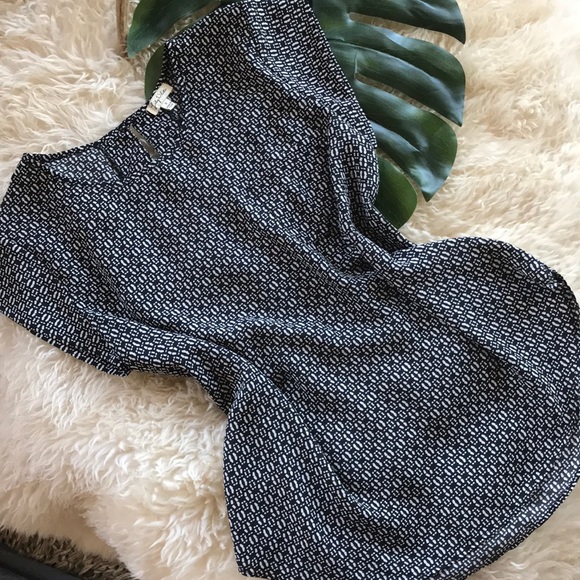 Lily White Tops - Lily White Blouse ⭐️5 for $25⭐️